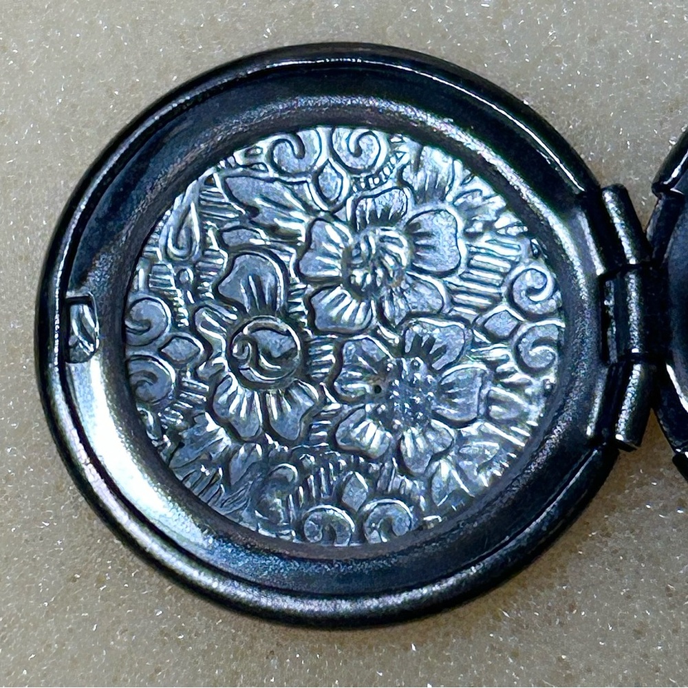 Floral Locket Pendant in Silver Tone - Picture 5 of 8